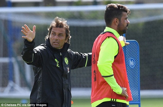 Thua MU, cau thu Chelsea bi bat luyen tap kho cuc hinh anh