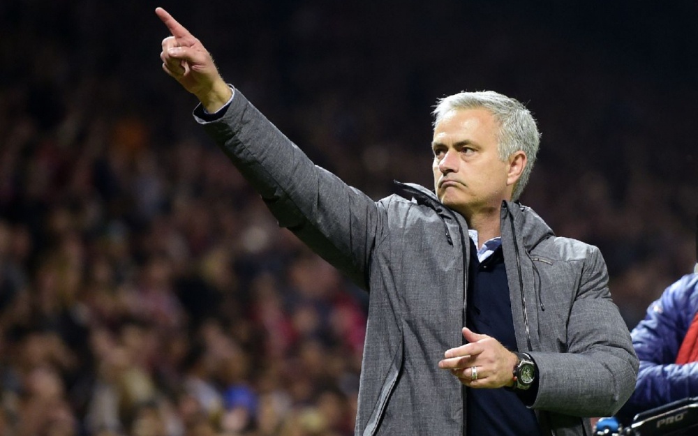 Mourinho doa choi doi hinh du bi o Premier League hinh anh