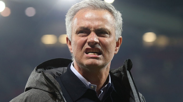 Mourinho khang dinh MU khong muon da Premier League hinh anh