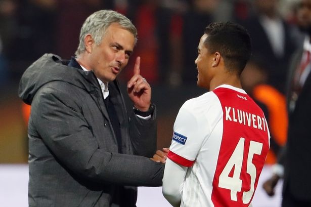 mourinho moi cau thu ajax anh 1