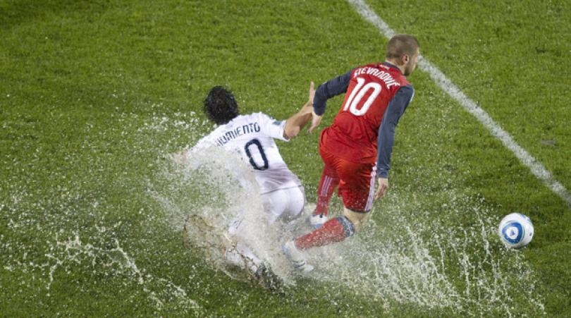 Nhung dieu kien thoi tiet kinh khung nhat lich su bong da hinh anh