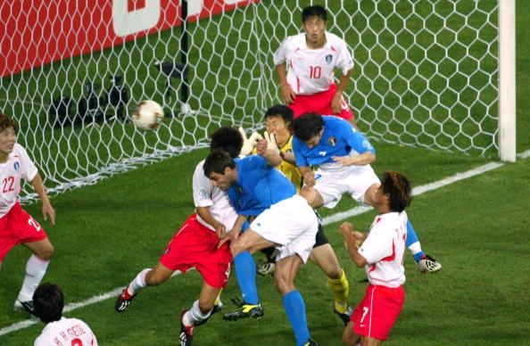 10 tran dau soc nhat anh 8