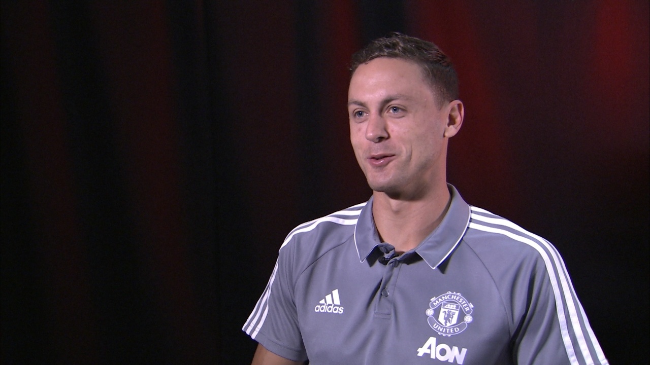 Hau truong buoi ra mat tan binh Nemanja Matic hinh anh