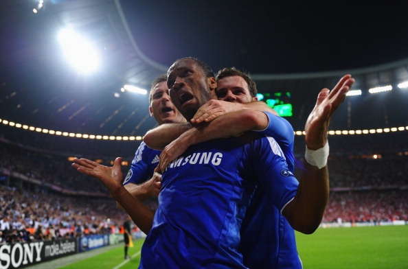 Huyen thoai Chelsea tai hien 'dem Munich huyen dieu' qua tranh ve hinh anh