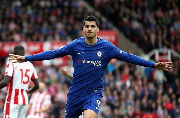 Hoat hoa pha lam ban dang cap cua Morata vao luoi Stoke hinh anh
