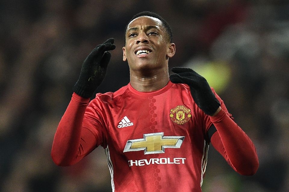 MU doi Martial lay sao Barca, Real nham mua 3 cau thu? hinh anh