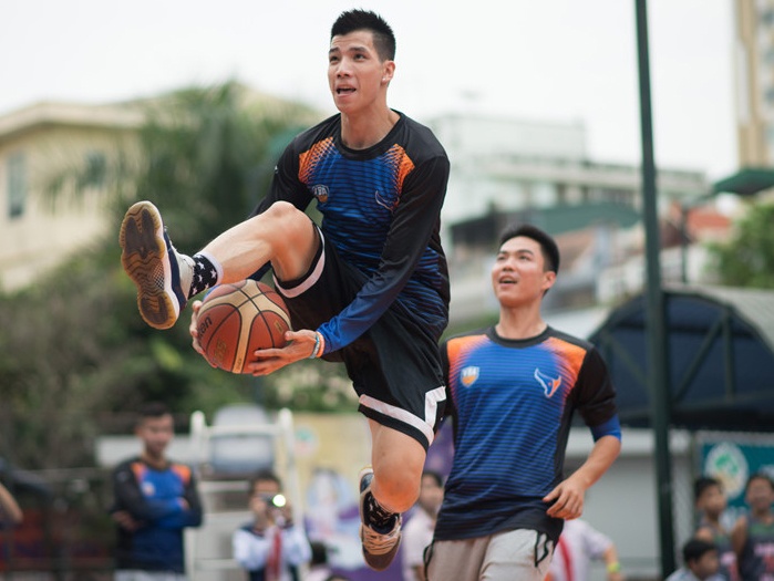'Nam than' bong ro cua Hanoi Buffaloes giao luu voi fan nhi thu do hinh anh
