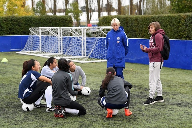 morata va tre em chau a anh 2