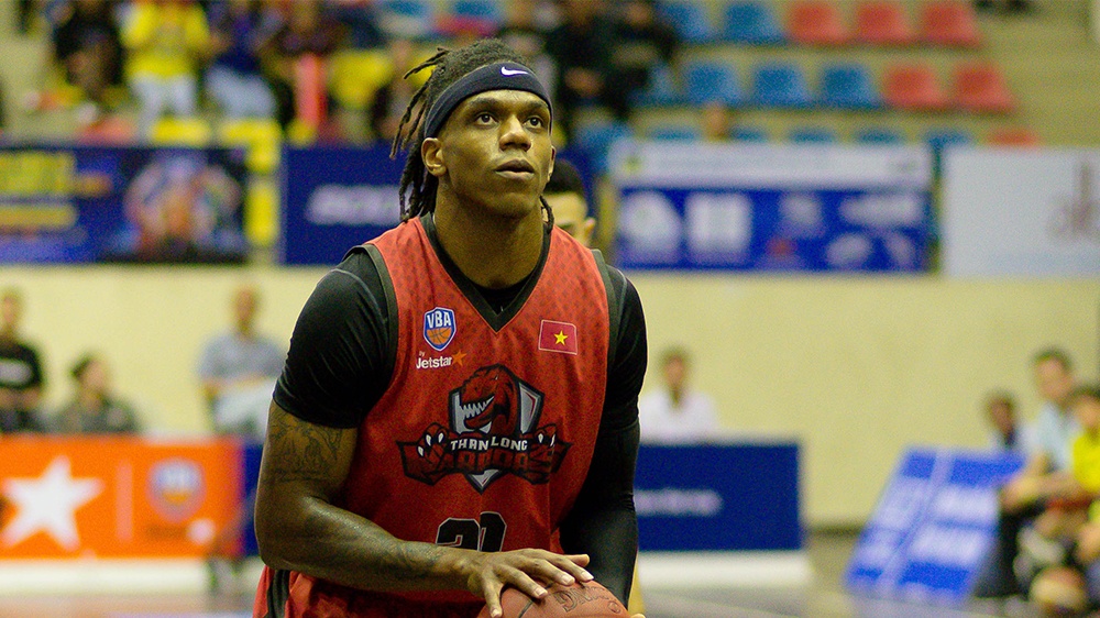 Man trinh dien 'choi sang' cua Jaywuan Hill truoc Hanoi Buffaloes hinh anh