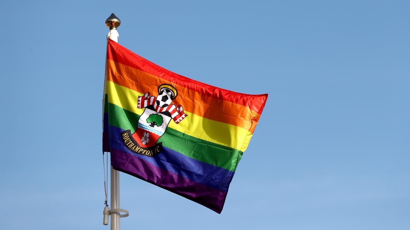 cau thu dong tinh anh 11