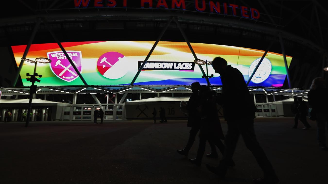 cau thu dong tinh anh 1