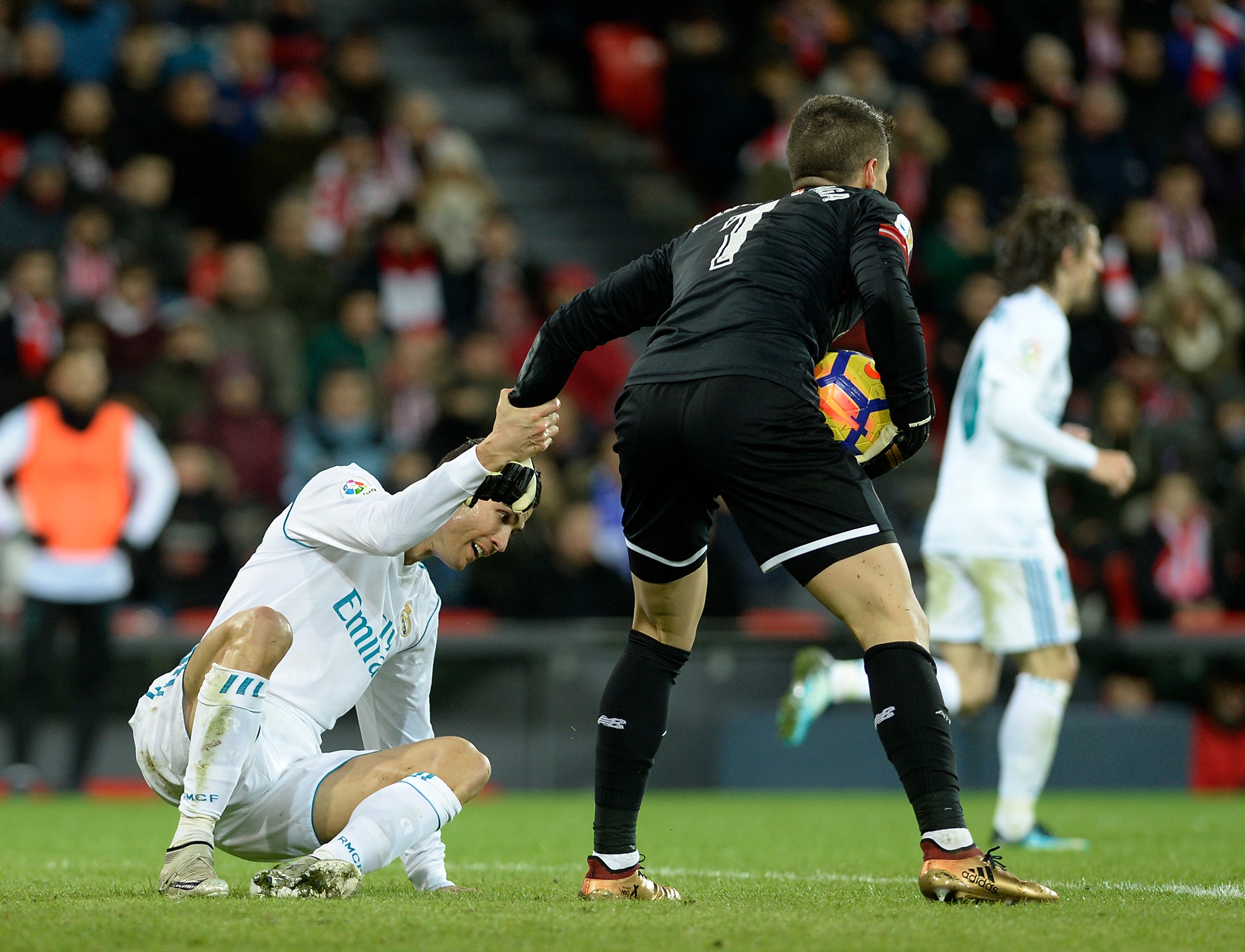 Ramos lap ky luc buon,  Real Madrid bo lo co hoi o La Liga anh 6
