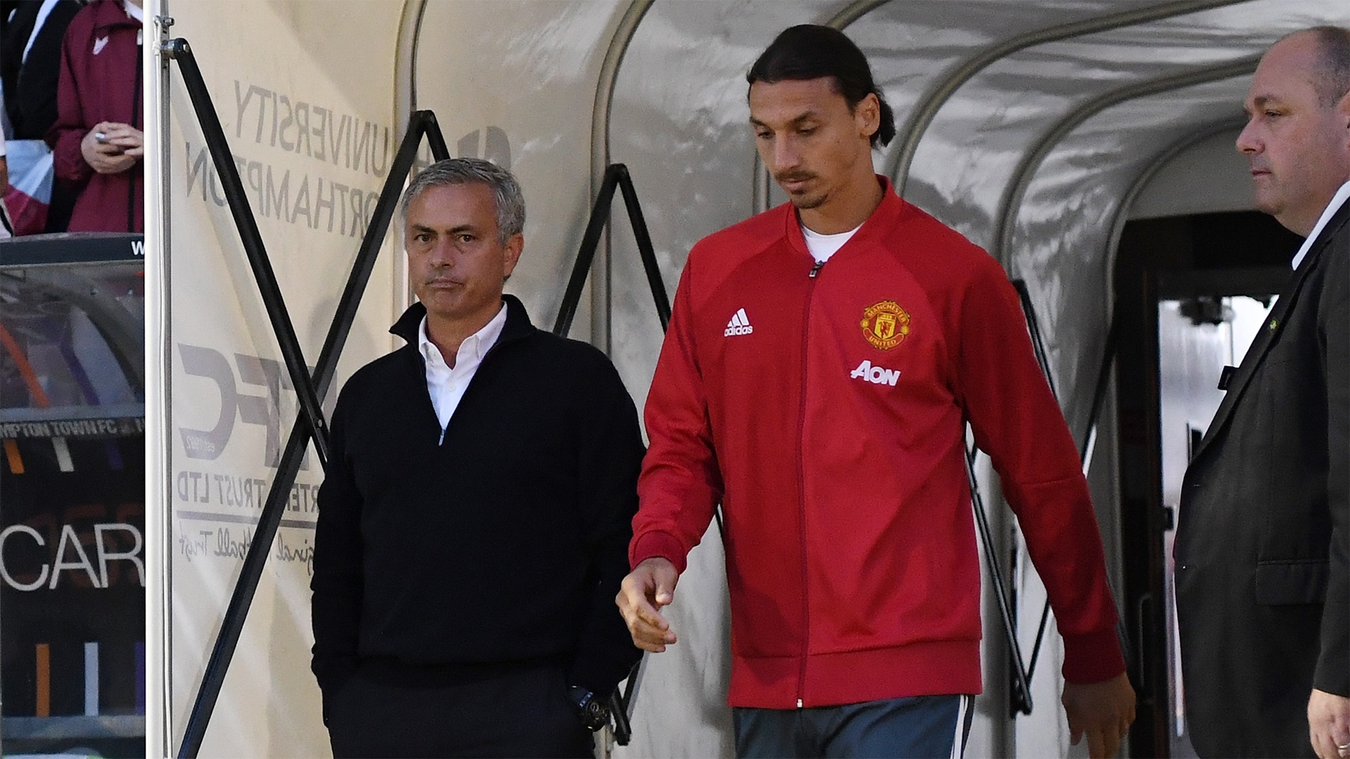 HLV Mourinho giai thich ly do Ibramovic tiep tuc vang mat hinh anh