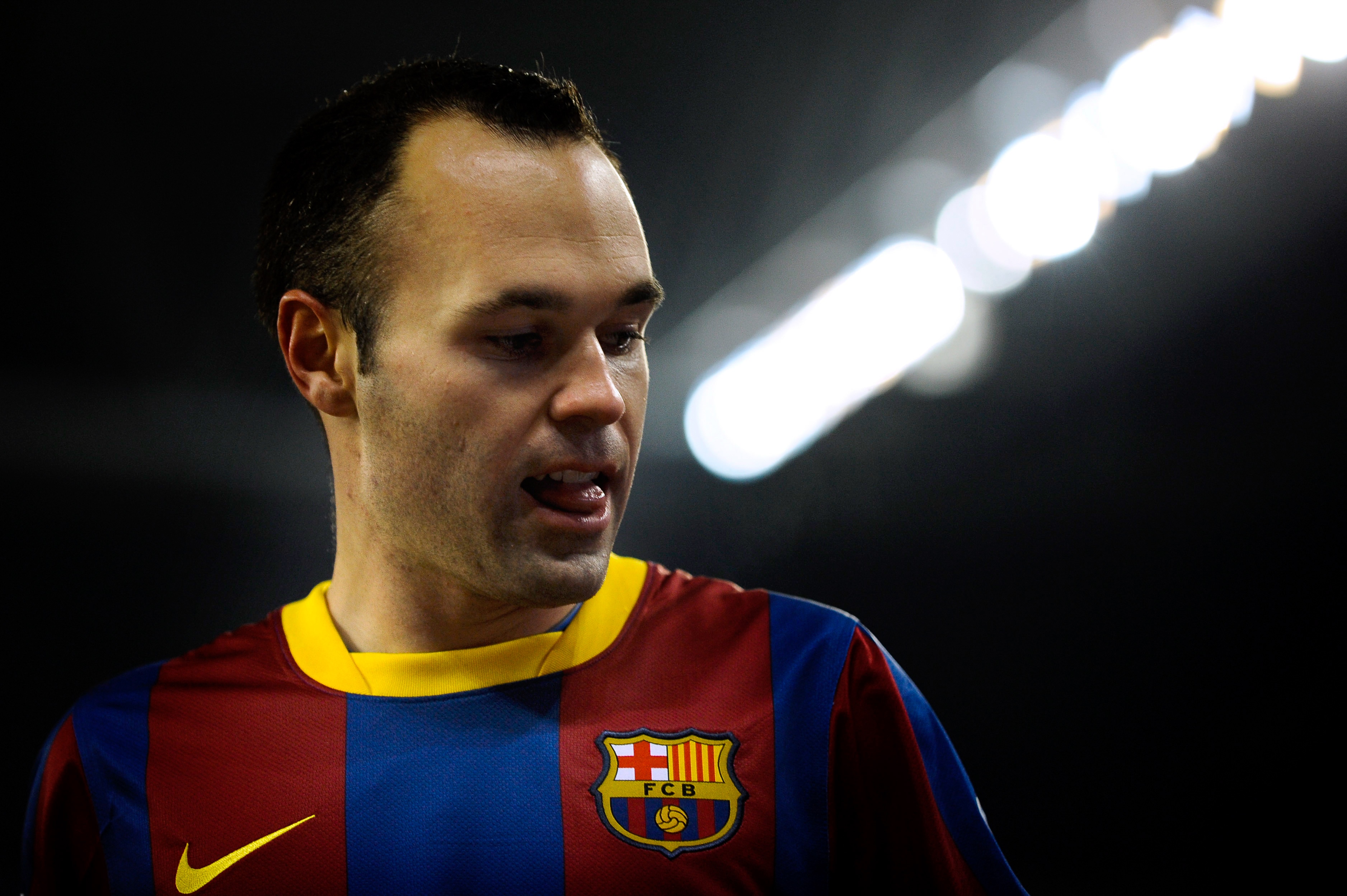 Khong Ronaldo – Messi,  Qua Bong Vang da thuoc ve ai? anh 3