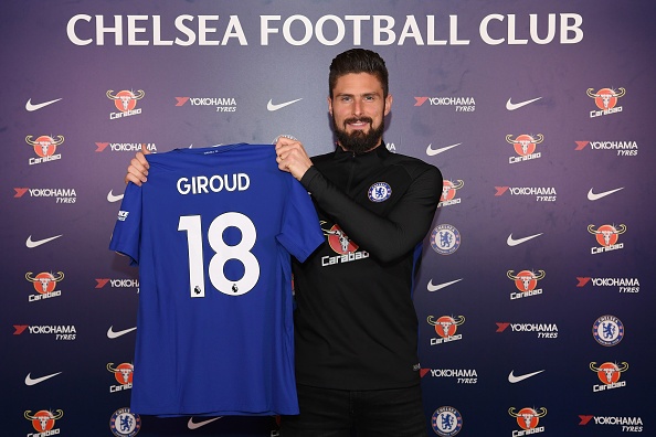 Giroud khoac ao so 18, rang ro trong ngay ra mat Chelsea hinh anh