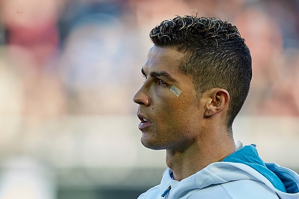 Zidane: 'Ronaldo luon bi doi hoi qua nhieu o Real' hinh anh