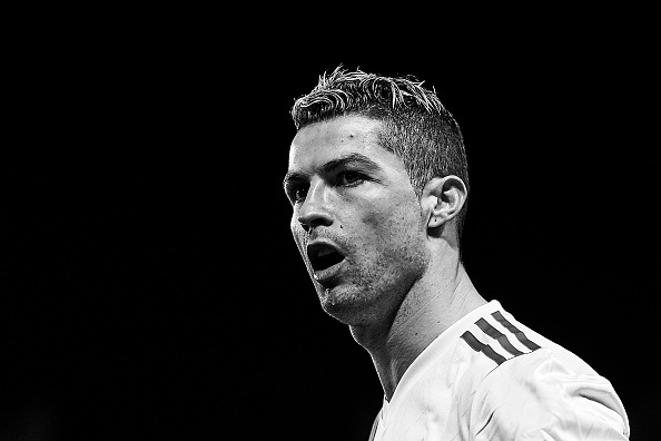 Mbappe: 'Ronaldo chua qua thoi dinh cao' hinh anh