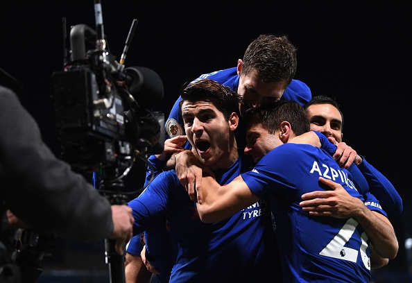 Morata va Giroud canh tranh trong buoi tap truoc dai chien voi Man Utd hinh anh