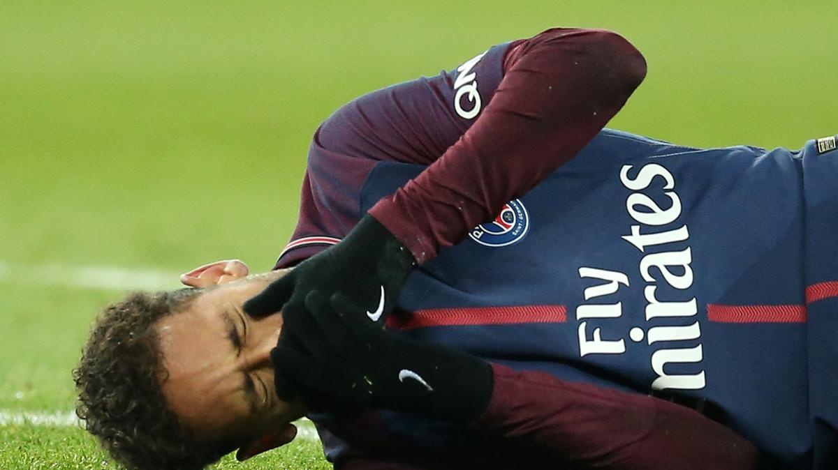 HLV Emery noi ve kha nang Neymar phai phau thuat hinh anh