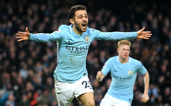 Ap dao Chelsea nghet tho, Man City tien gan ngoi vuong hinh anh