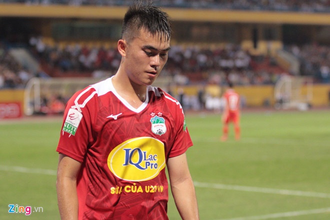 Can canh pha bong bao luc cua cau thu HAGL hinh anh