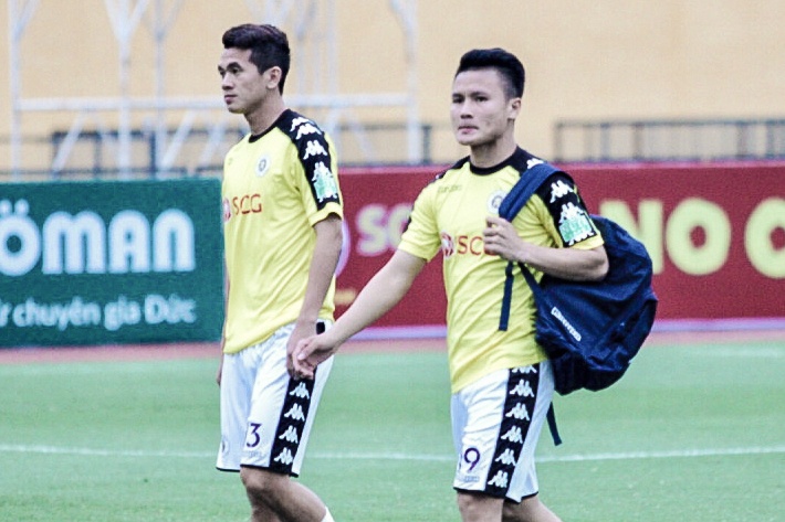Quang Hai hut fan Da Nang khi tap cung CLB Ha Noi hinh anh