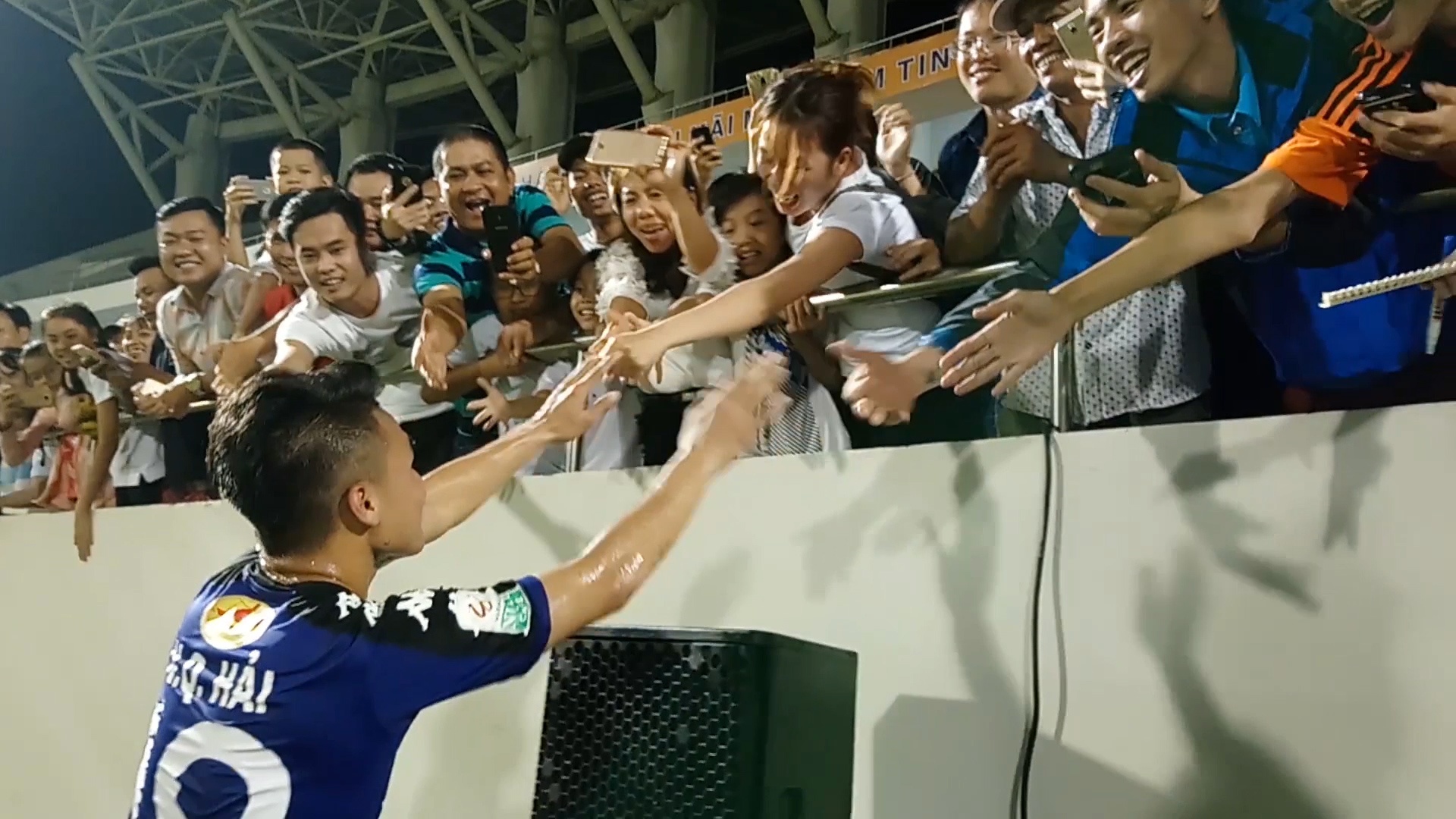 Con sot U23 Viet Nam tai Da Nang chua ha nhiet hinh anh