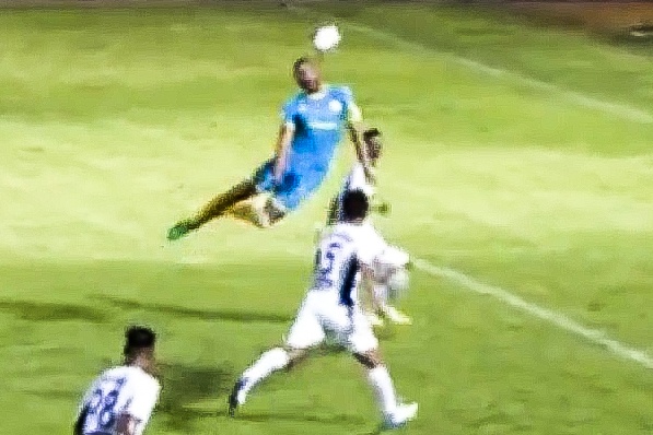 Tinh huong phat den gay tranh cai khien HAGL mat diem truoc Khanh Hoa hinh anh