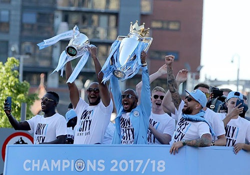 100.000 CDV Man City do xuong duong mung chuc vo dich hinh anh