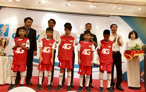 Chong gian lan tuoi o bong da tre phu thuoc vao su tu giac hinh anh