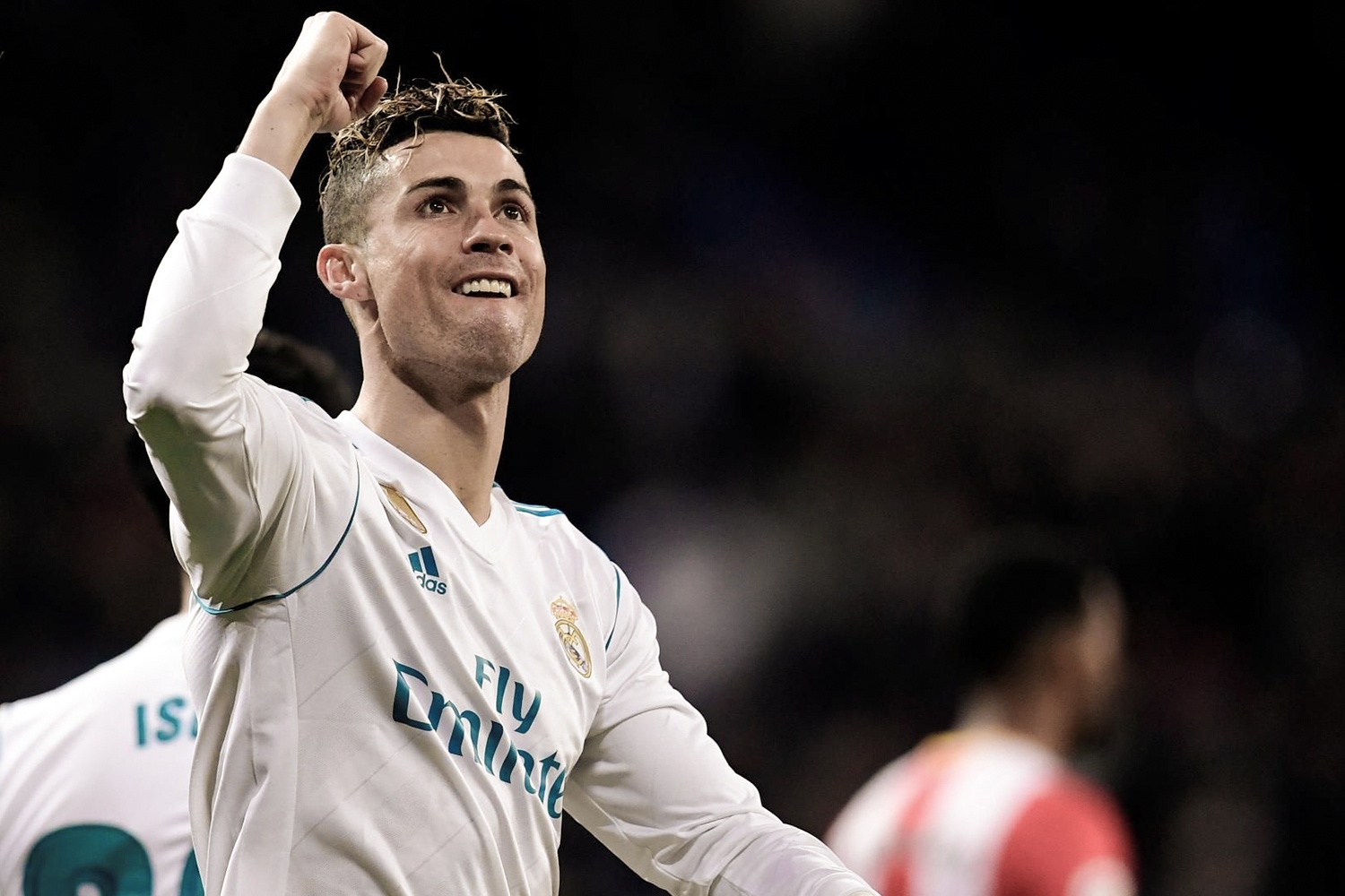 doi hinh ket hop Real - Liverpool anh 12