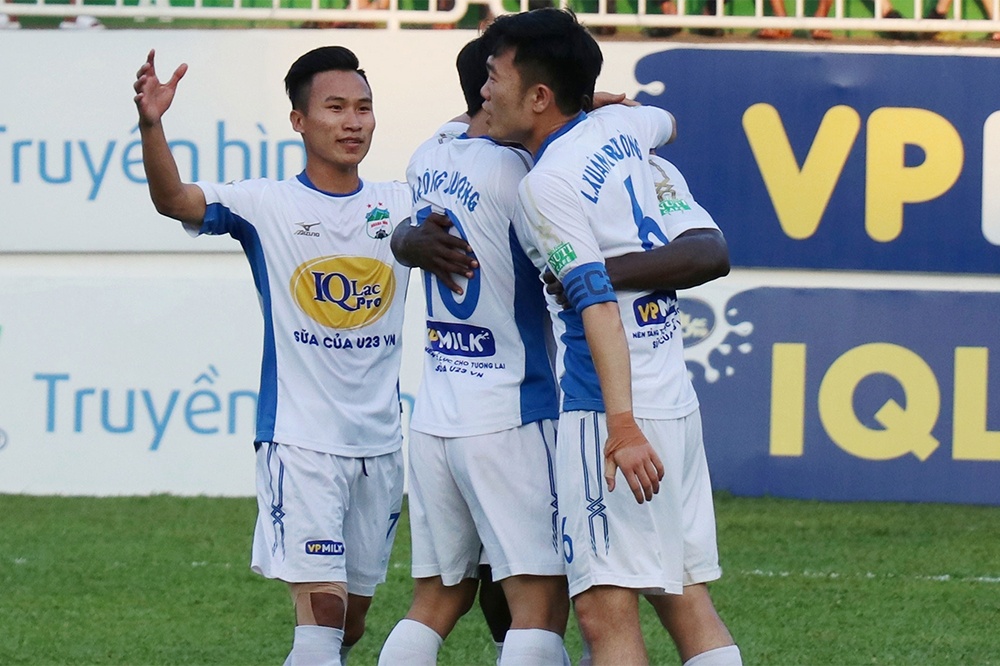 Xuan Truong kien tao giup dong doi ghi ban dep mat hinh anh