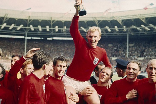 Man trinh dien cua Bobby Moore tai World Cup hinh anh