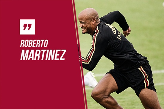 HLV DT Bi giai thich ly do giu Kompany, loai Benteke hinh anh