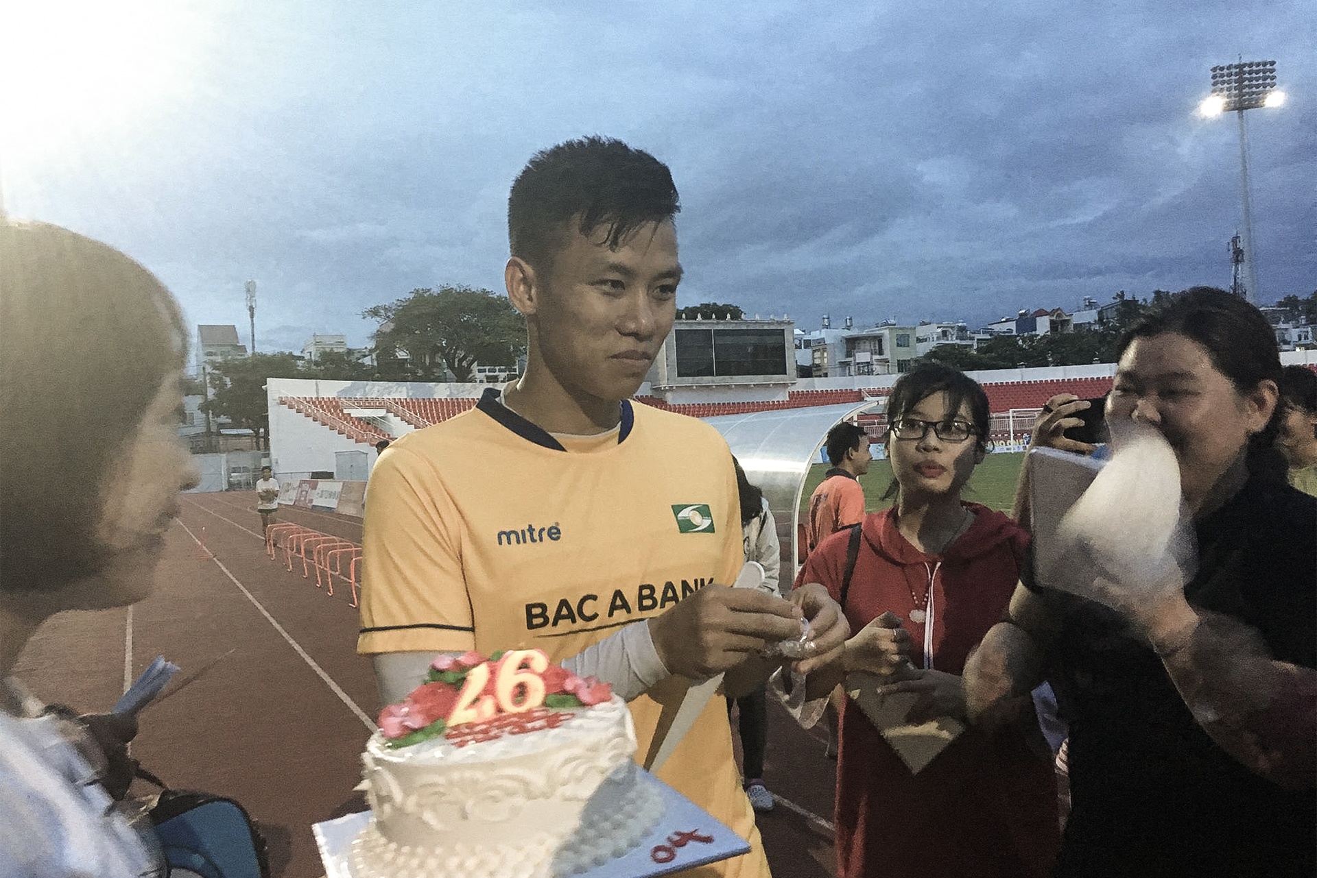 Que Ngoc Hai hanh phuc khi duoc to chuc sinh nhat muon hinh anh