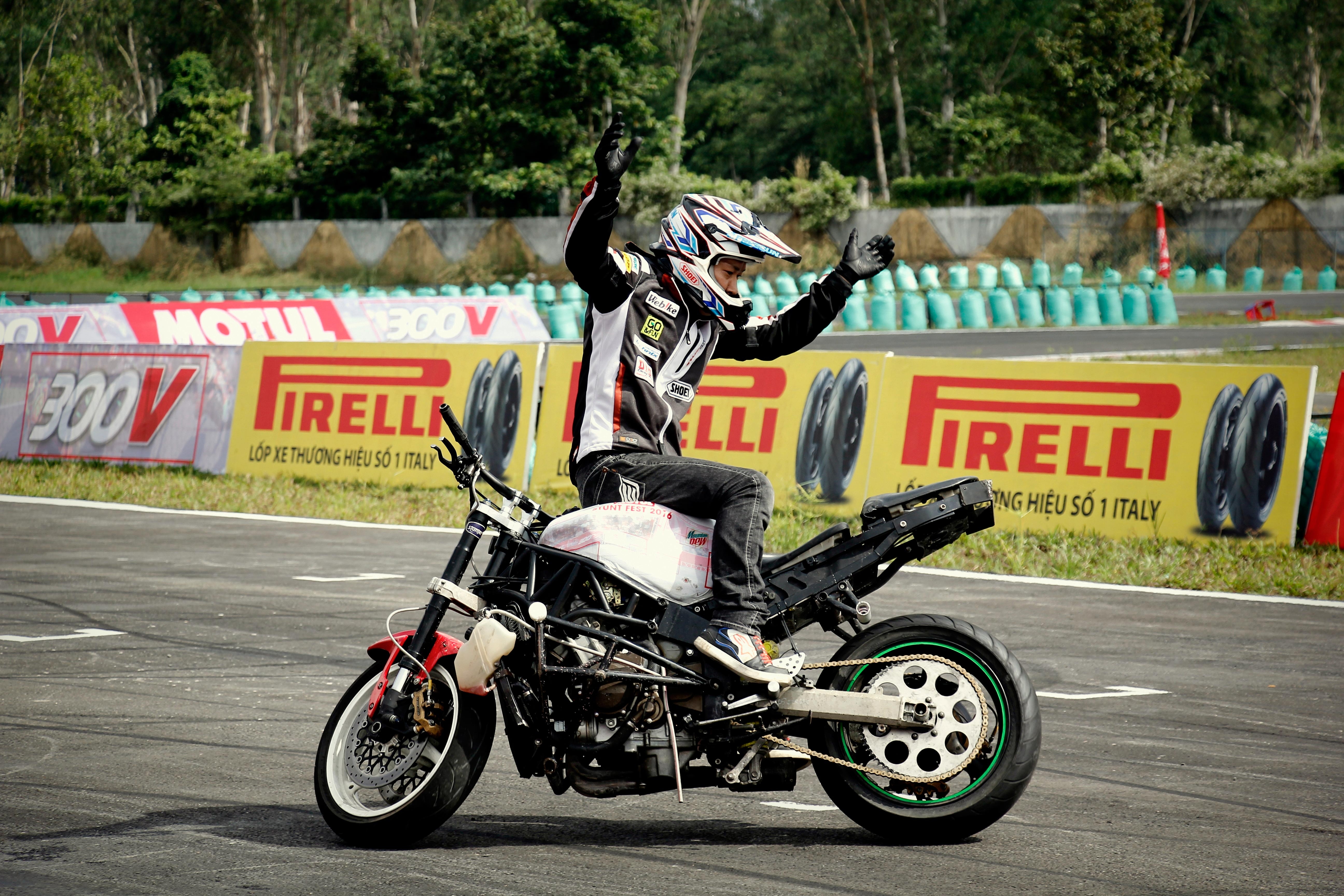 Toan canh ngay khai mac giai dua xe Motul Racing Cup hinh anh