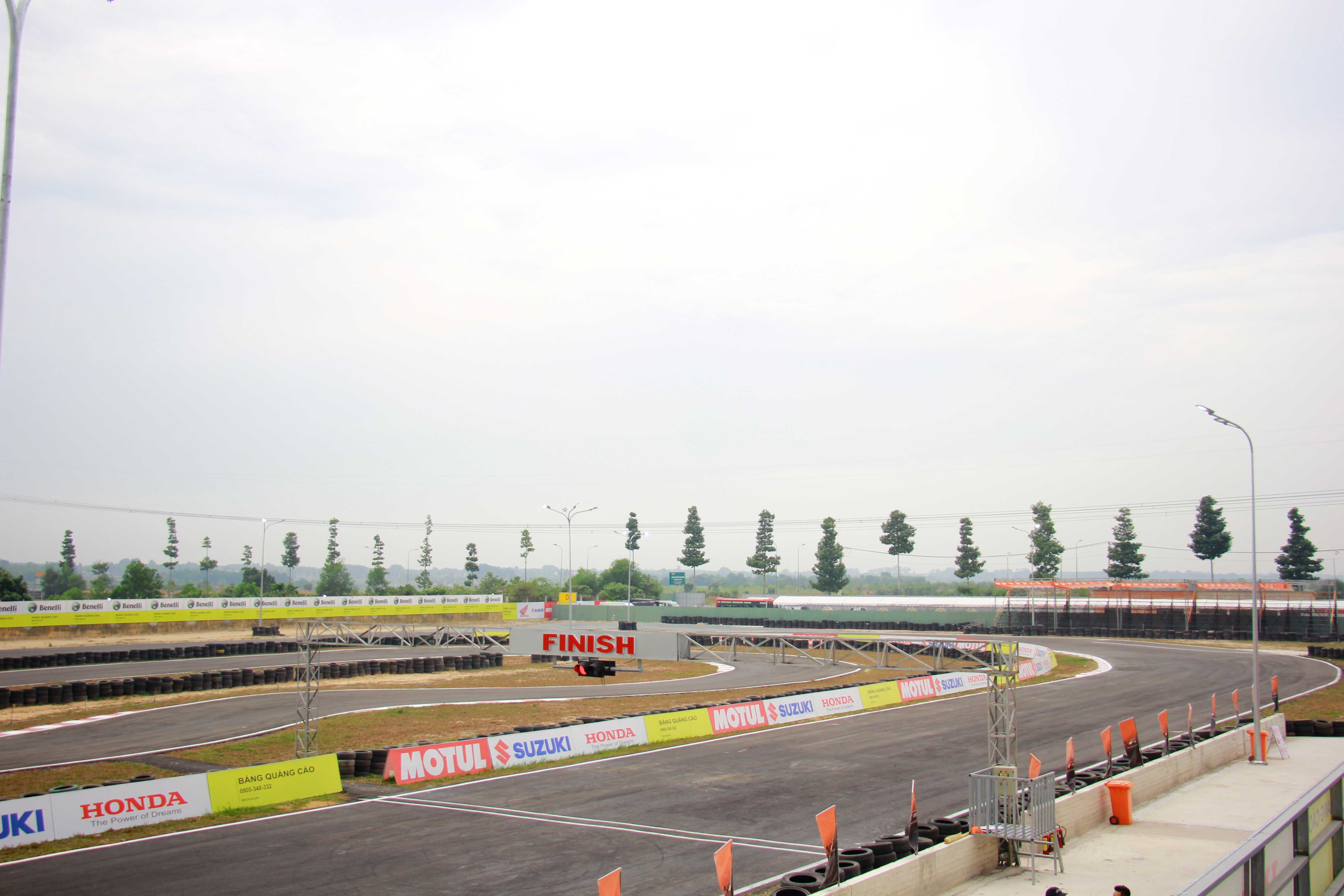 Truong dua 2K Circuit tai Binh Duong khai truong hinh anh