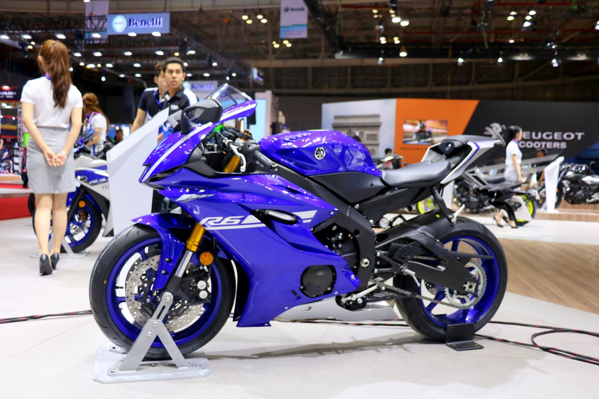 Yamaha YZF-R6 moi ra mat tai Vietnam Motorcycle Show 2017 hinh anh