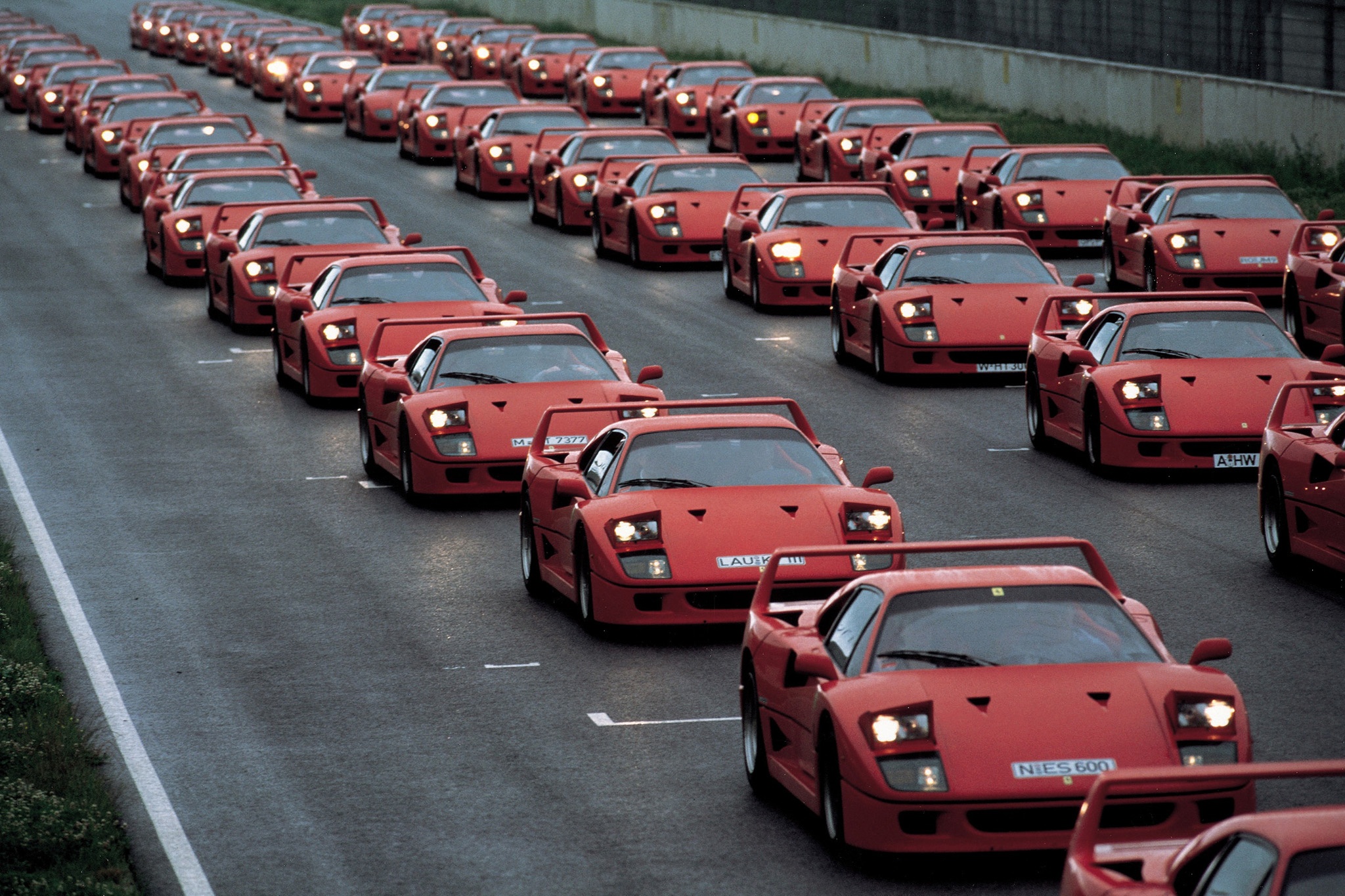 30 năm ra đời mẫu xe huyền thoại Ferrari F40 ảnh 4 30 nam ra doi mau xe huyen thoai Ferrari F40 anh 4