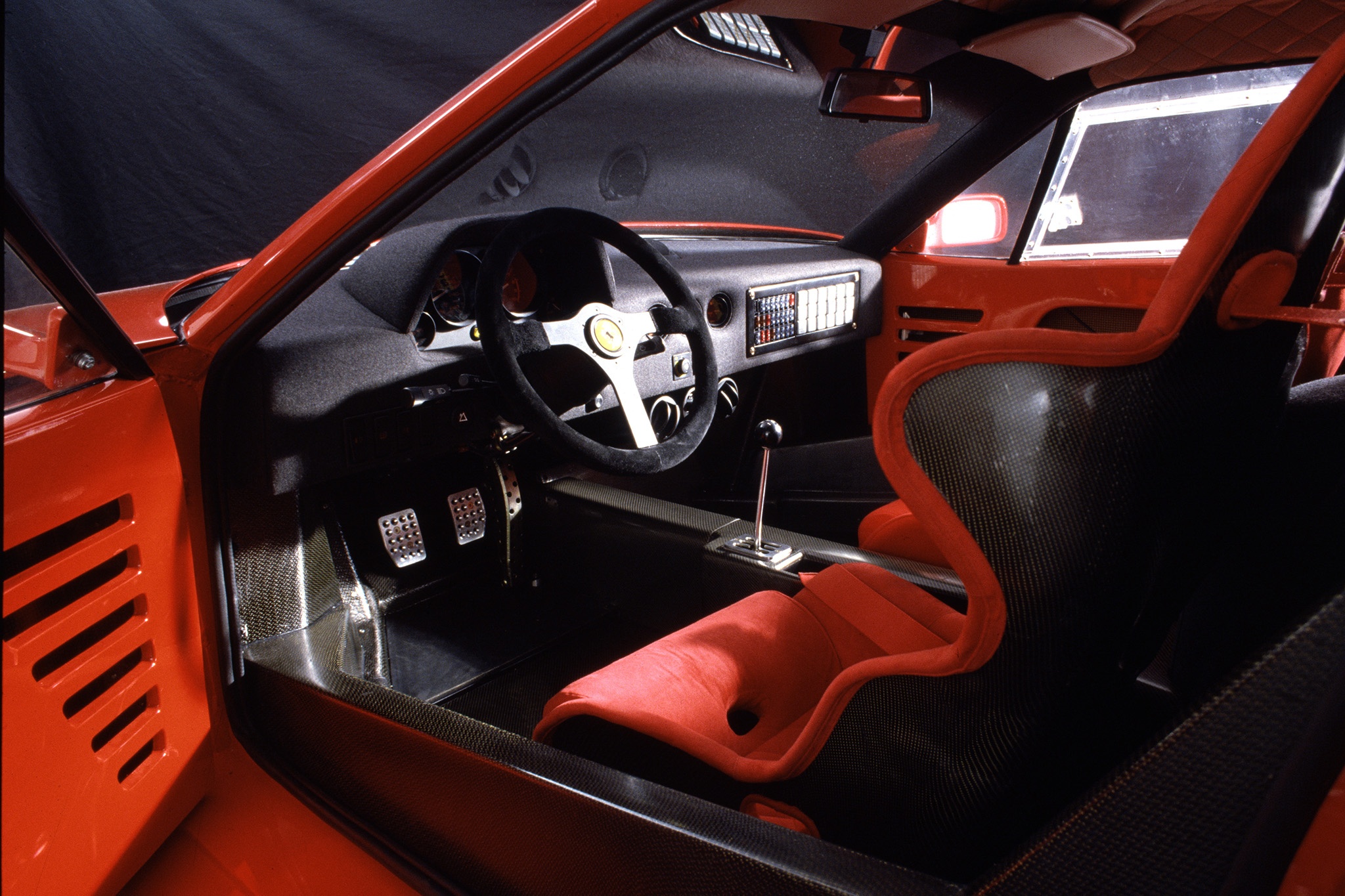 30 năm ra đời mẫu xe huyền thoại Ferrari F40 ảnh 3 30 nam ra doi mau xe huyen thoai Ferrari F40 anh 3