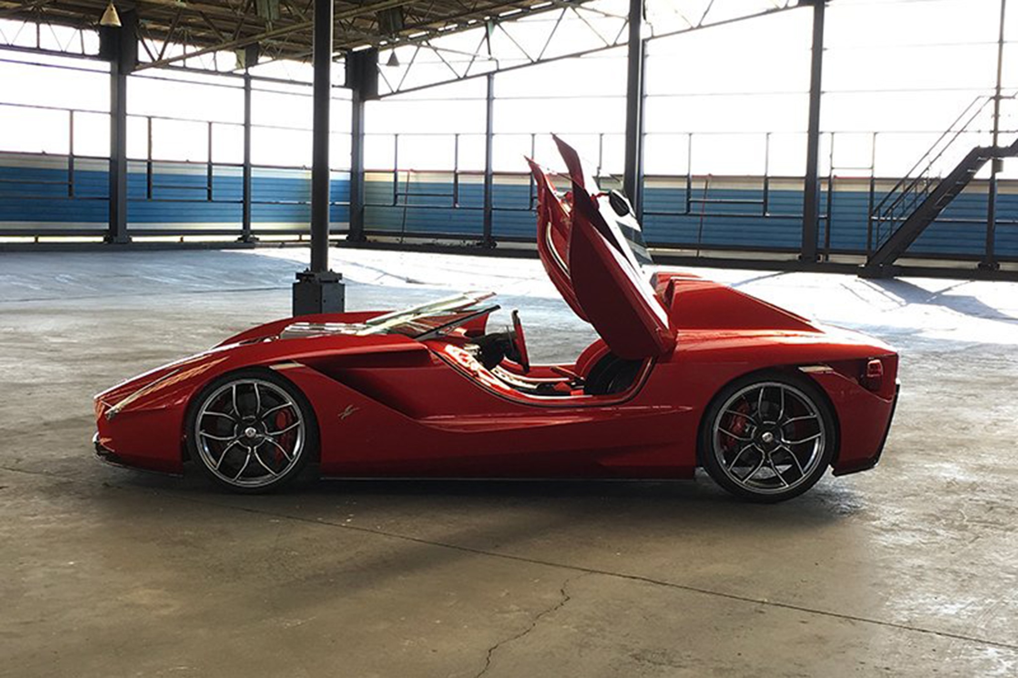 Kode 0 - anh em cùng cha với siêu xe Ferrari Enzo ảnh 4 Kode 0 - anh em cung cha voi sieu xe Ferrari Enzo anh 4