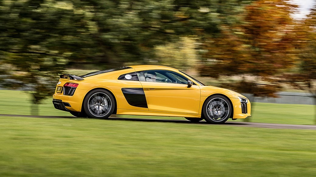 Audi R8 do 2500 ma luc dat van toc gan 400 km/h hinh anh