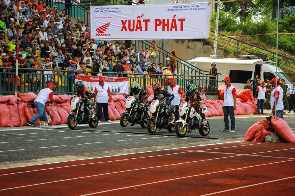 Giai dua xe mung Quoc khanh to chuc tai Can Tho hinh anh