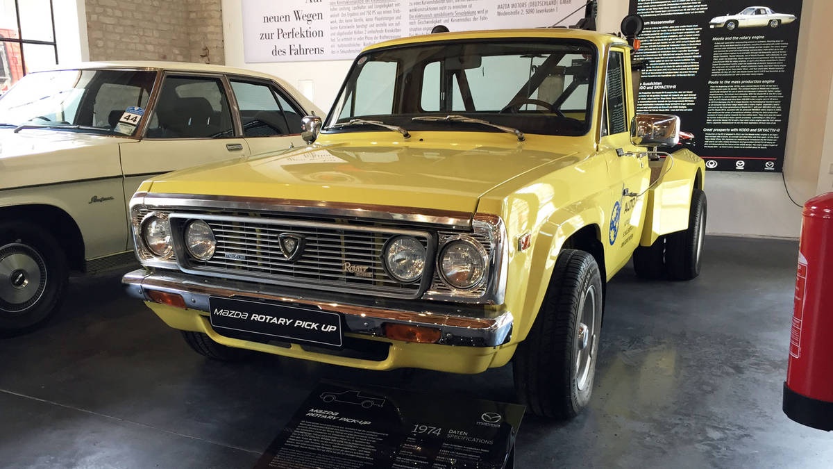 Nhung mau xe doc nhat tai bao tang Mazda Classic o Duc anh 3