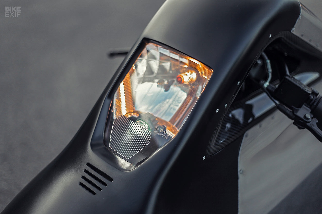 Xe tay ga do phong cach Porsche,  Iphone va Pokemon anh 9