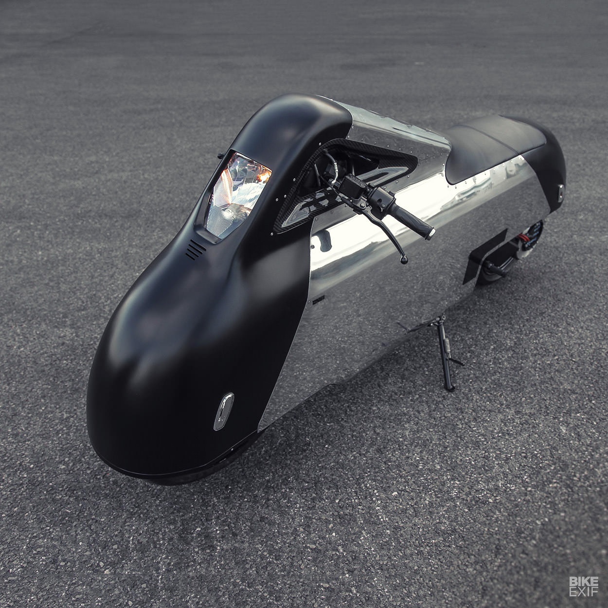 Xe tay ga do phong cach Porsche,  Iphone va Pokemon anh 2