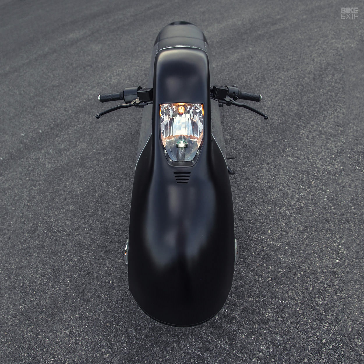 Xe tay ga do phong cach Porsche,  Iphone va Pokemon anh 5