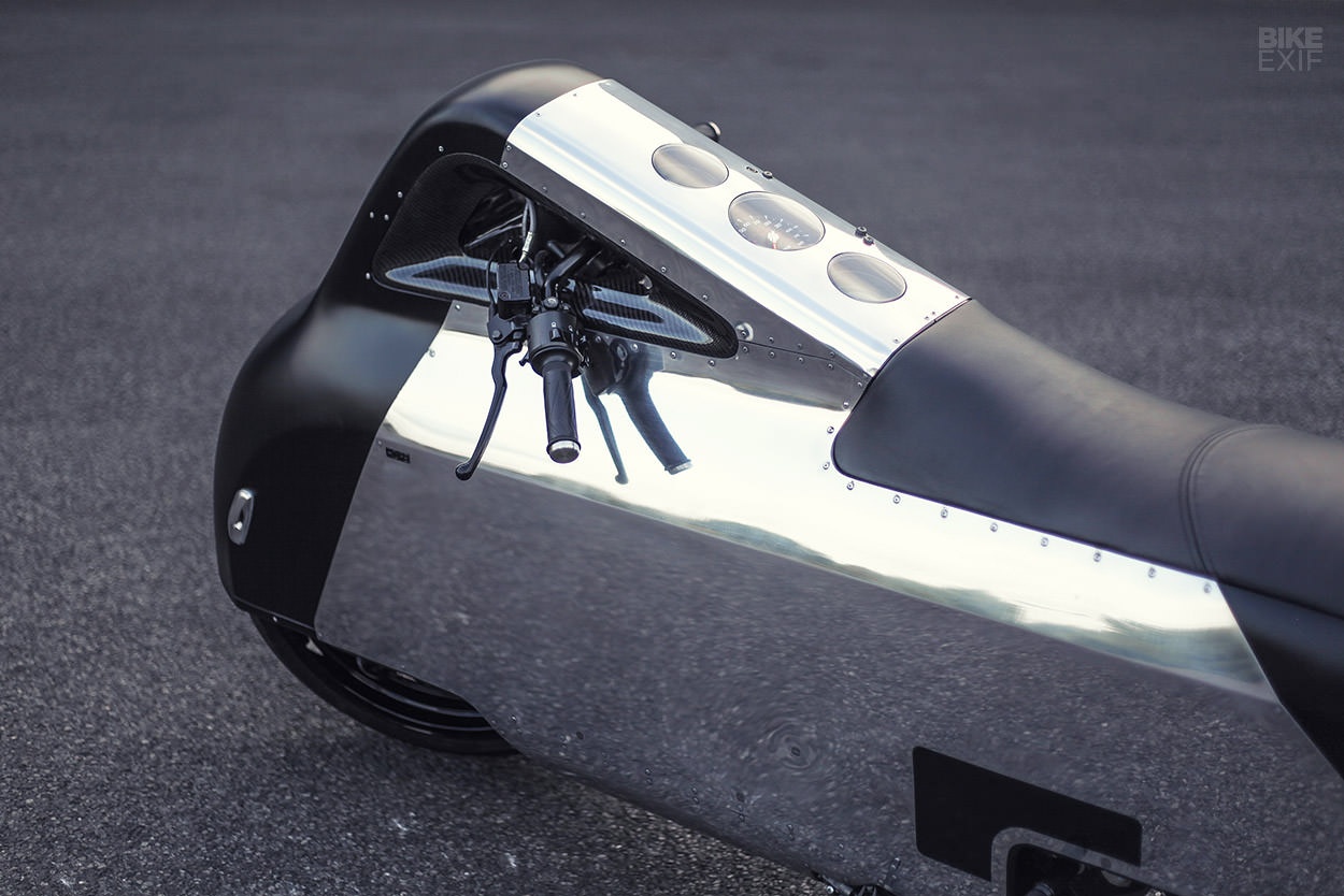 Xe tay ga do phong cach Porsche,  Iphone va Pokemon anh 6