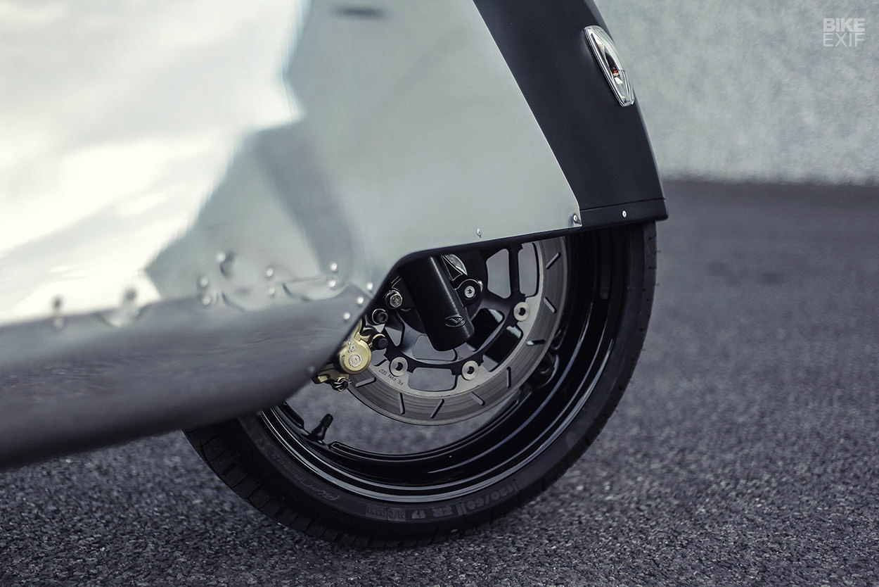 Xe tay ga do phong cach Porsche,  Iphone va Pokemon anh 8