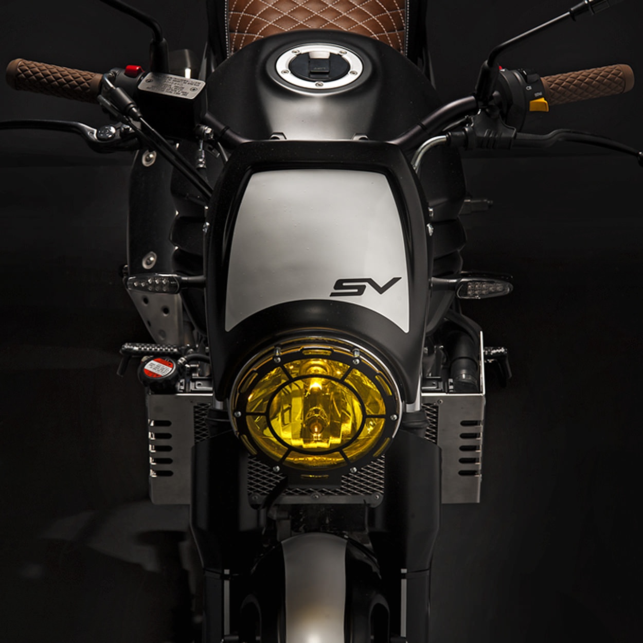 Suzuki SV650 hoi sinh theo phong cach Scrambler anh 6